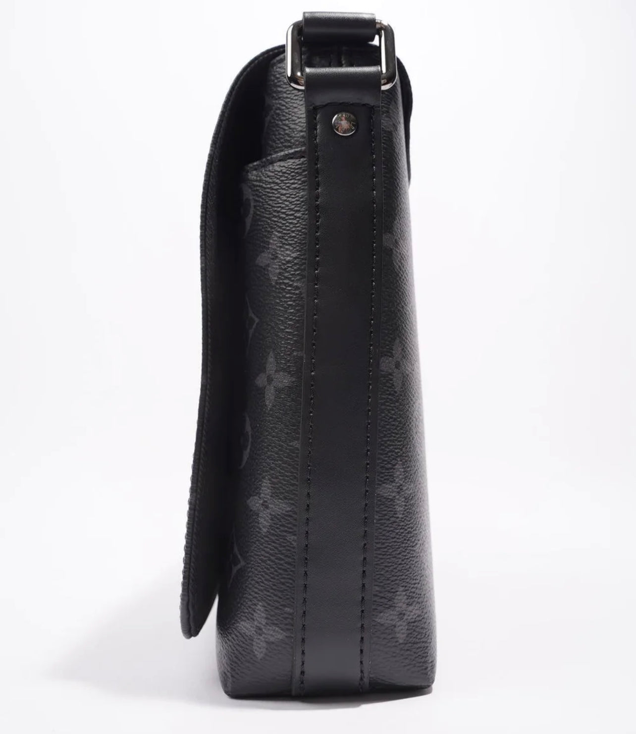 LOUIS VUITTON MENS DISTRICT MESSENGER BAG