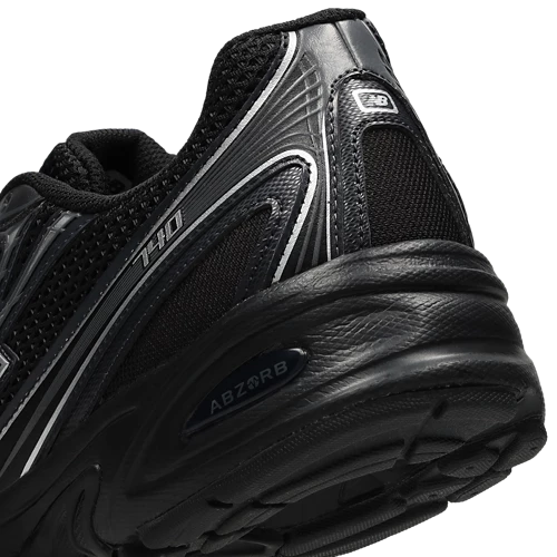 New Balance 740 Black-Black